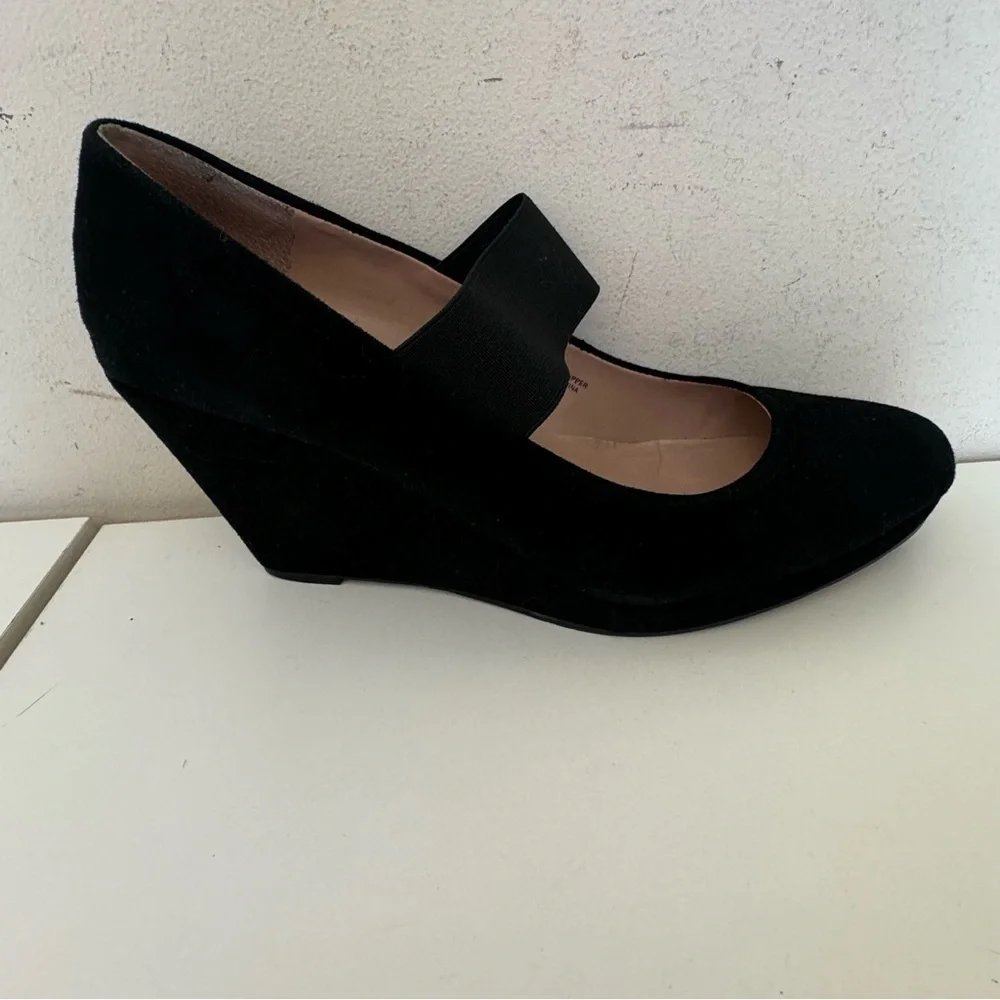 Tahari Debbie Black Suede Mary Jane Strap Platform Heels Pumps Size 10